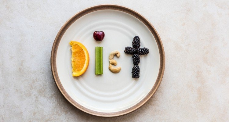 the word diet spelled out using fruits and vegetables